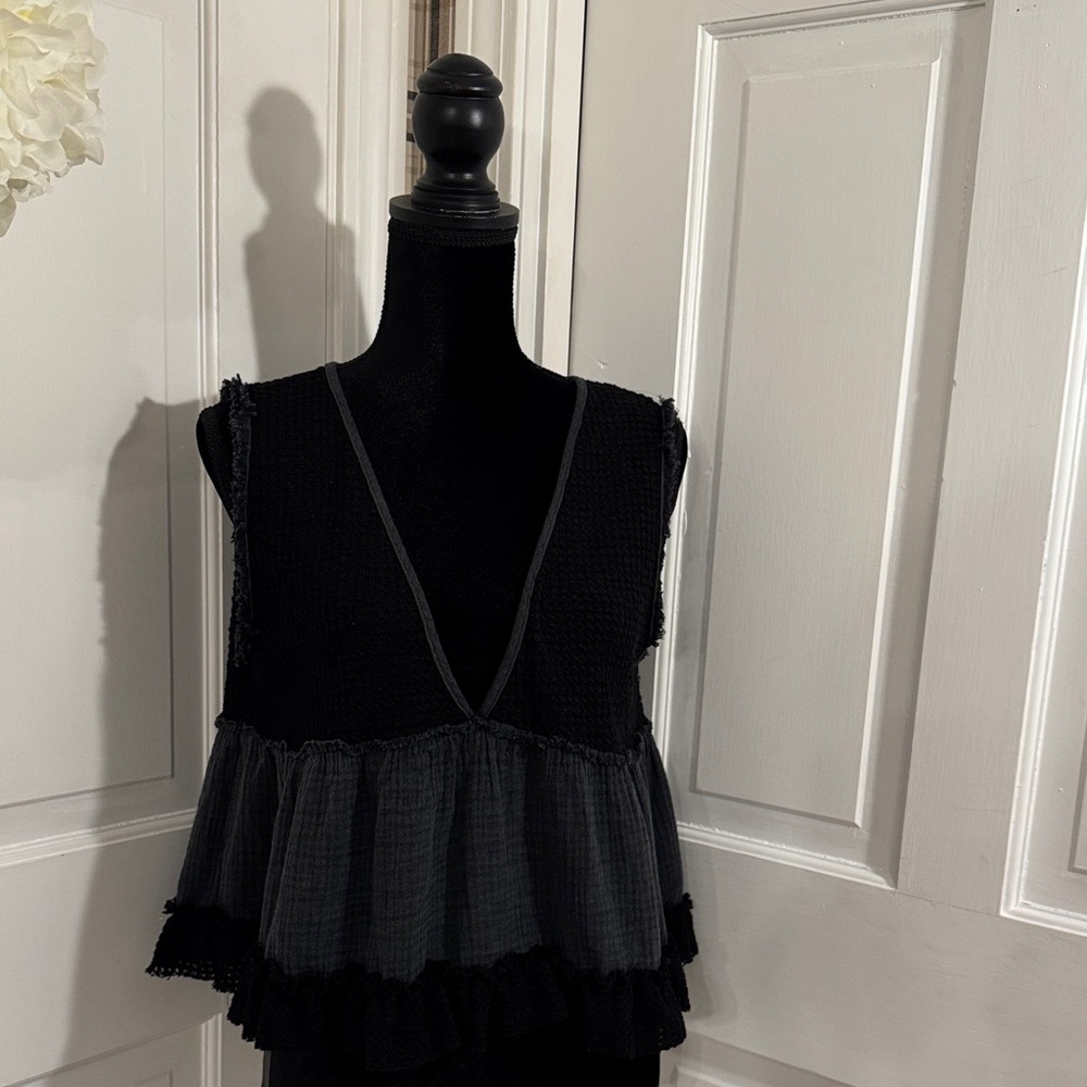 NWOT POL Charcoal Sleeveless V-Neck Top